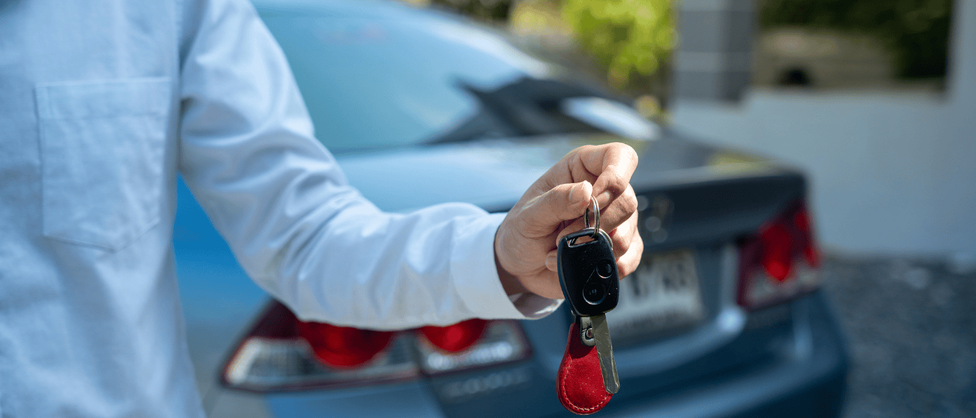 A men with car keys for car titel loan Tallahassee FL.